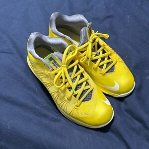 Nike Lebron X Low Sonic Yellow Sz 11M 579765-700